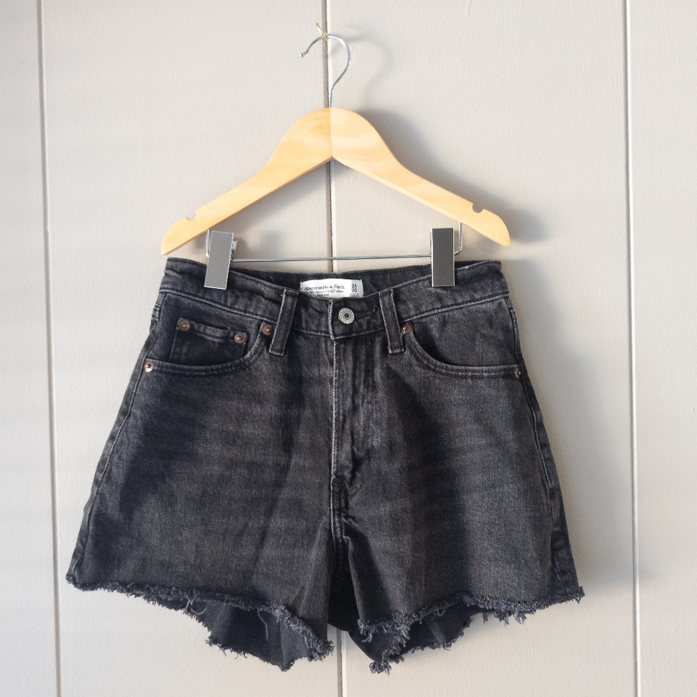 Abercrombie & Fitch The ‘90s Relaxed Cutoff Short High Rise Black - Size 24/00